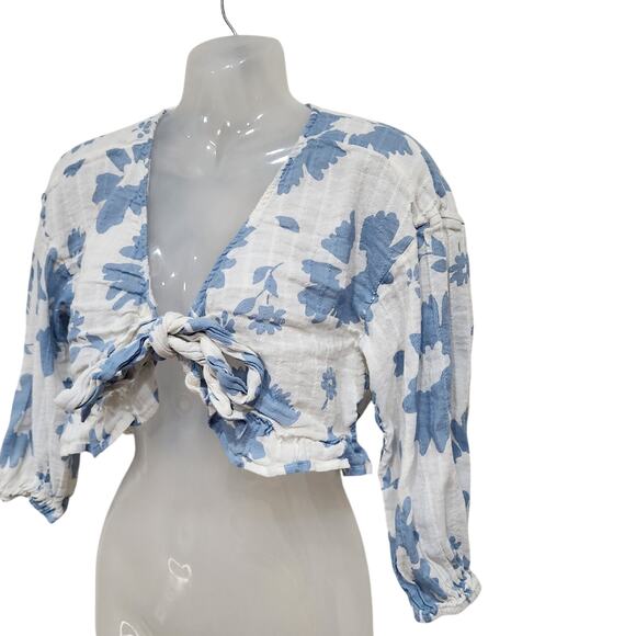 American Eagle Floral V-Neck Tie Front Crop Top 3/4 Sleeve White Blue Size XS - Picture 2 of 10